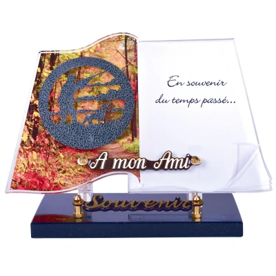 Livre sous bois