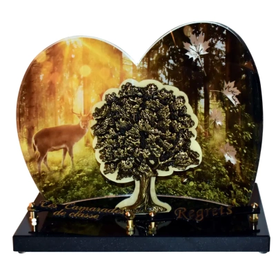 Panoramique thématique cerf en forêt